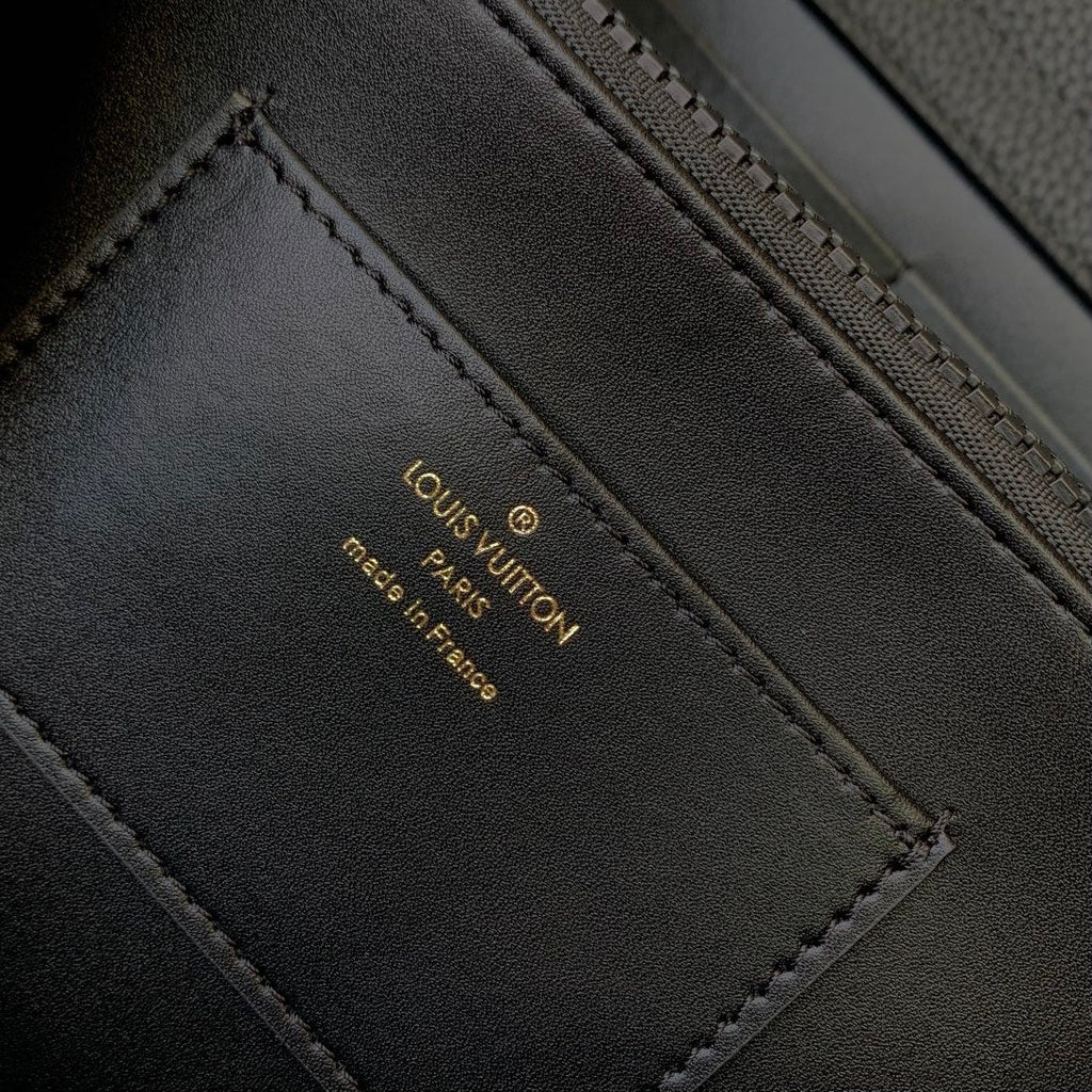 Louis Vuitton Capucines GM Souple M24880 Black