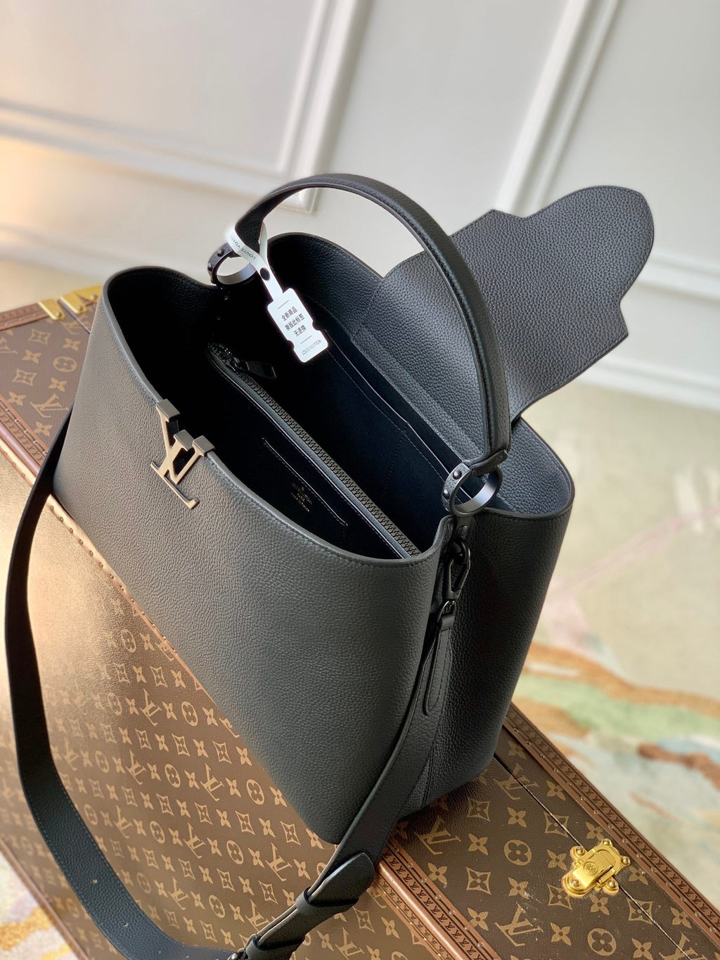 Louis Vuitton Capucines GM Souple M24880 Black