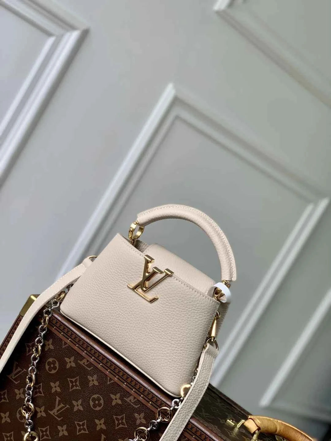 Louis Vuitton Capucines Mini Bag, M12938 Taurillon leather