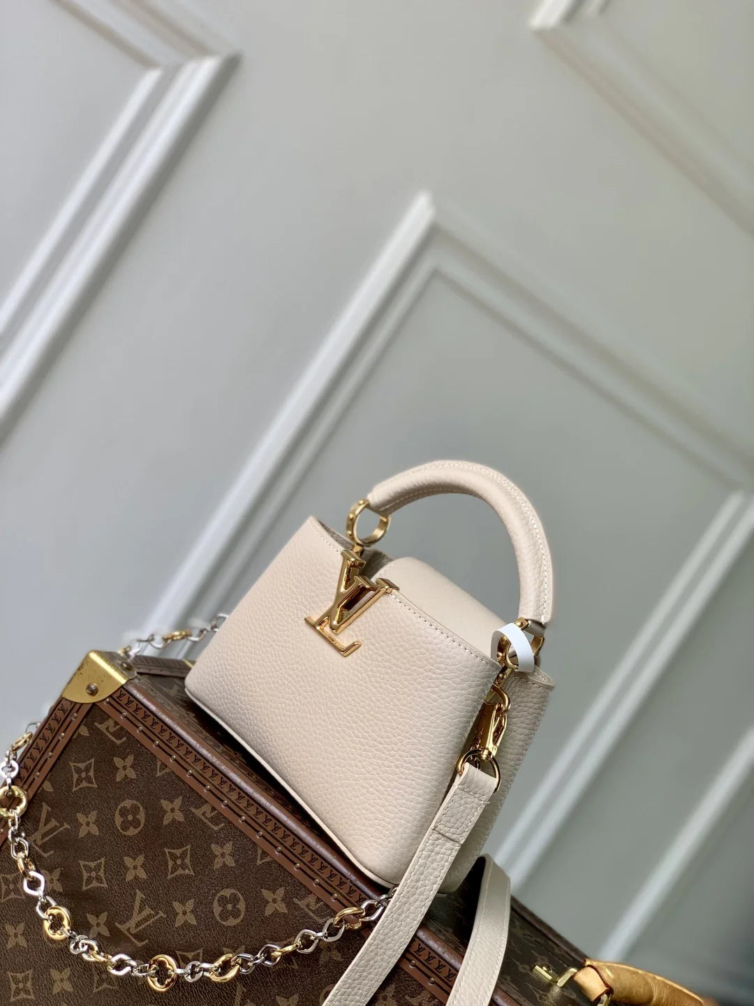 Louis Vuitton Capucines Mini Bag, M12938 Taurillon leather