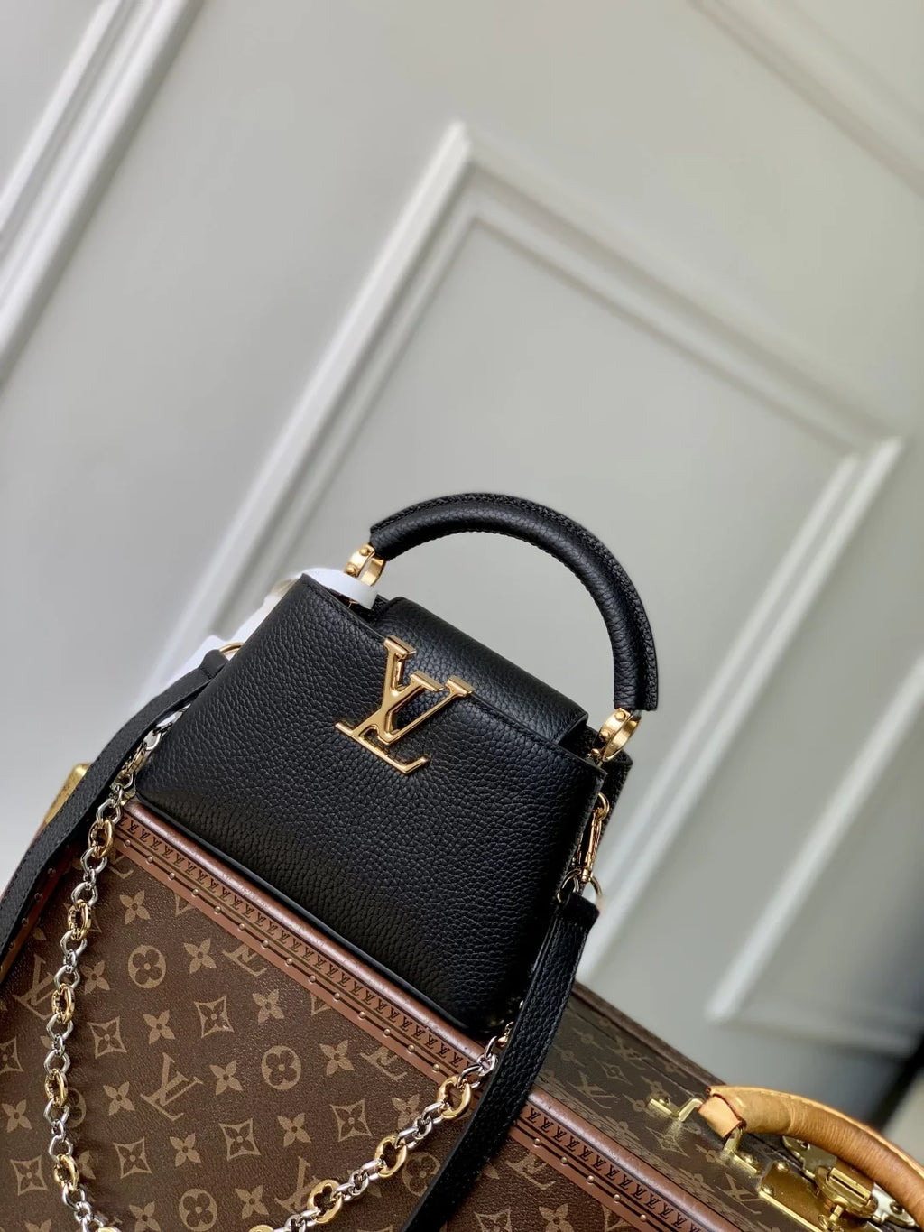 Louis Vuitton Capucines Mini Bag, M12938 Taurillon leather