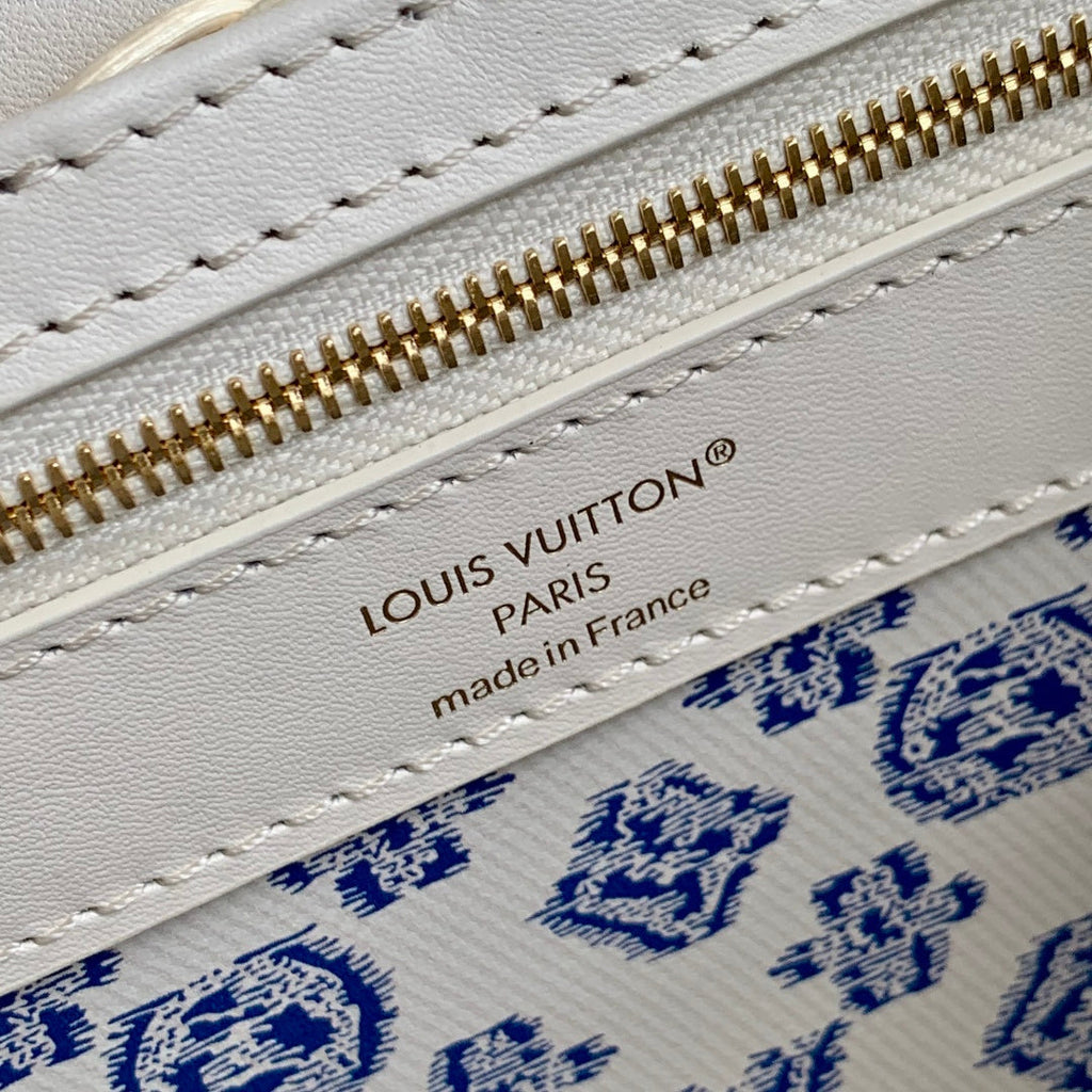 Louis Vuitton Capucines Mini Bag, M26004 White Rattan and cowhide leather