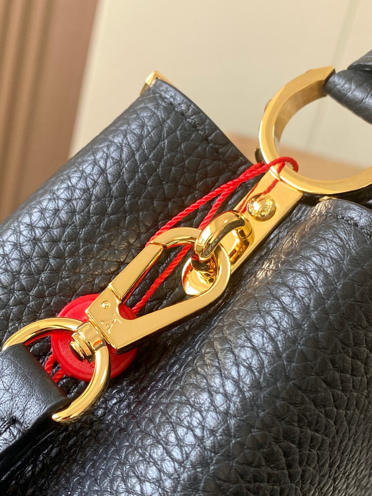 Louis Vuitton Capucines Mini Bag M56669 Black Leather
