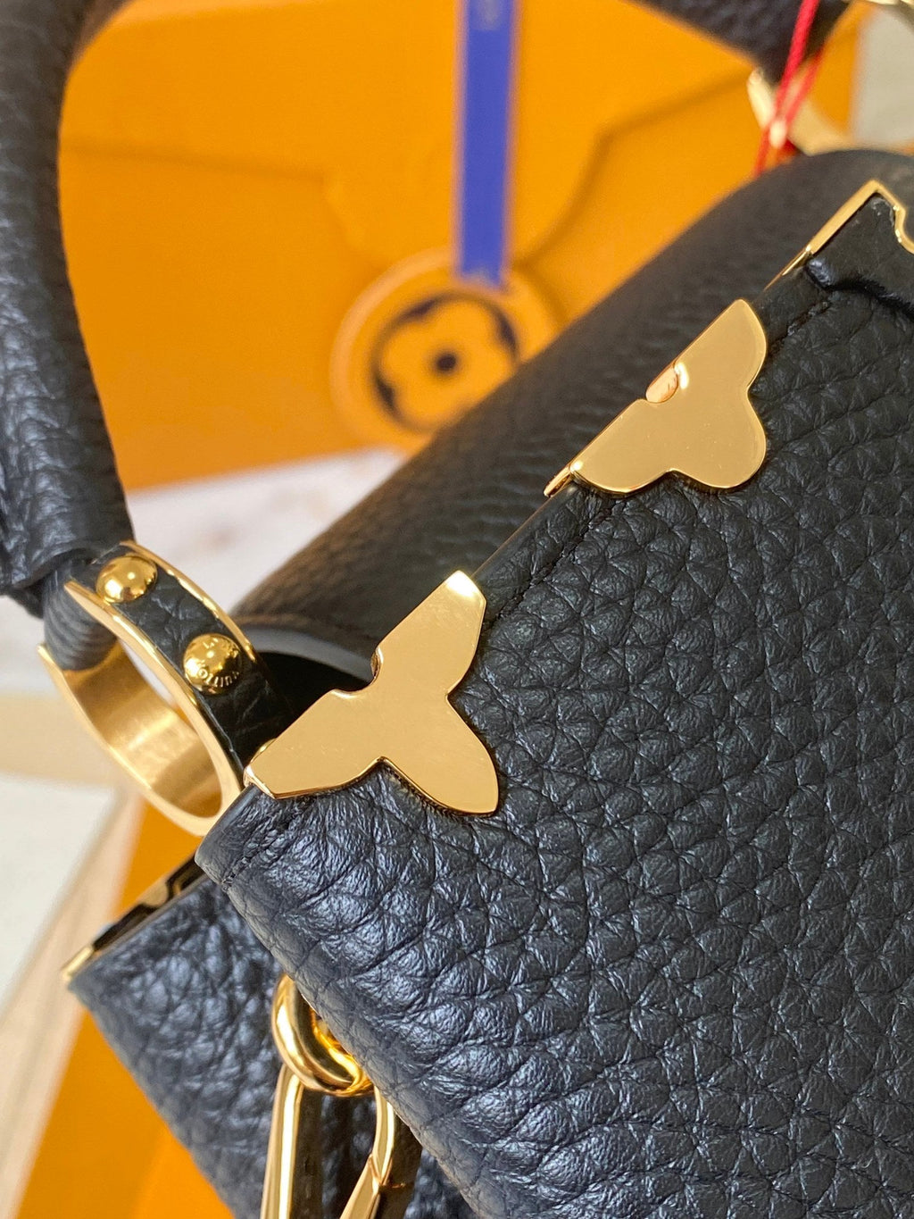 Louis Vuitton Capucines Mini Bag M56669 Black Leather