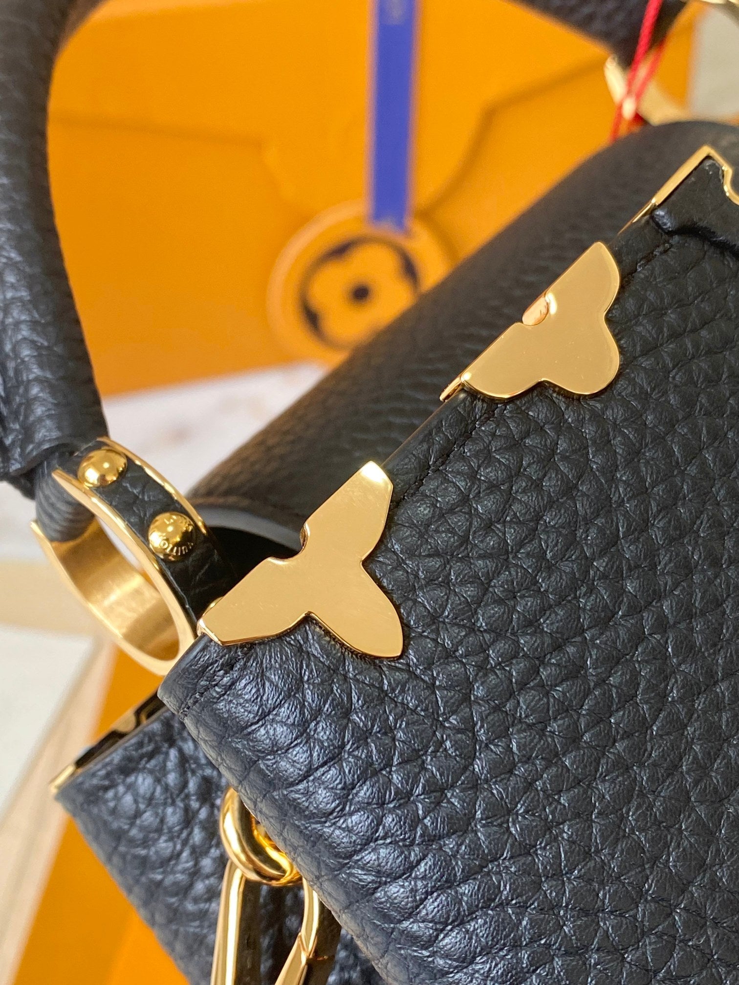 Louis Vuitton Capucines Mini Bag M56669 Black Leather