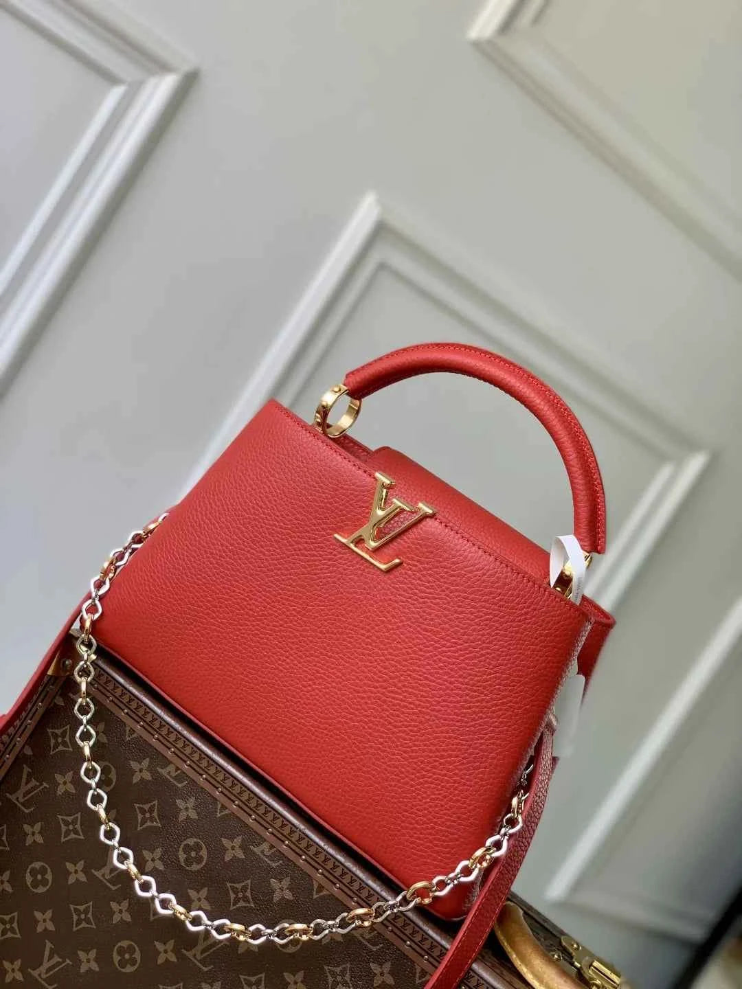 Louis Vuitton Capucines MM Bag, M12935 Taurillon leather