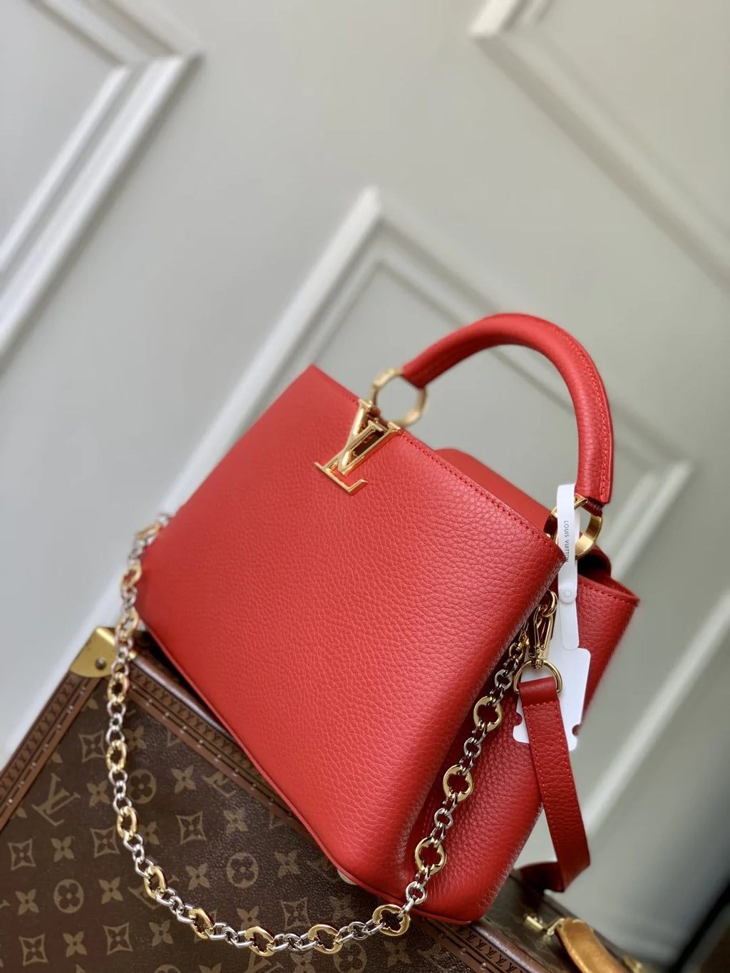 Louis Vuitton Capucines MM Bag, M12935 Taurillon leather
