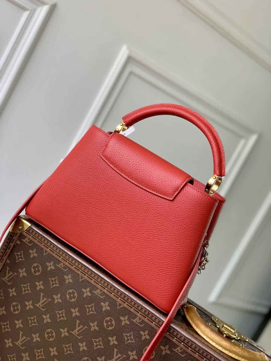 Louis Vuitton Capucines MM Bag, M12935 Taurillon leather