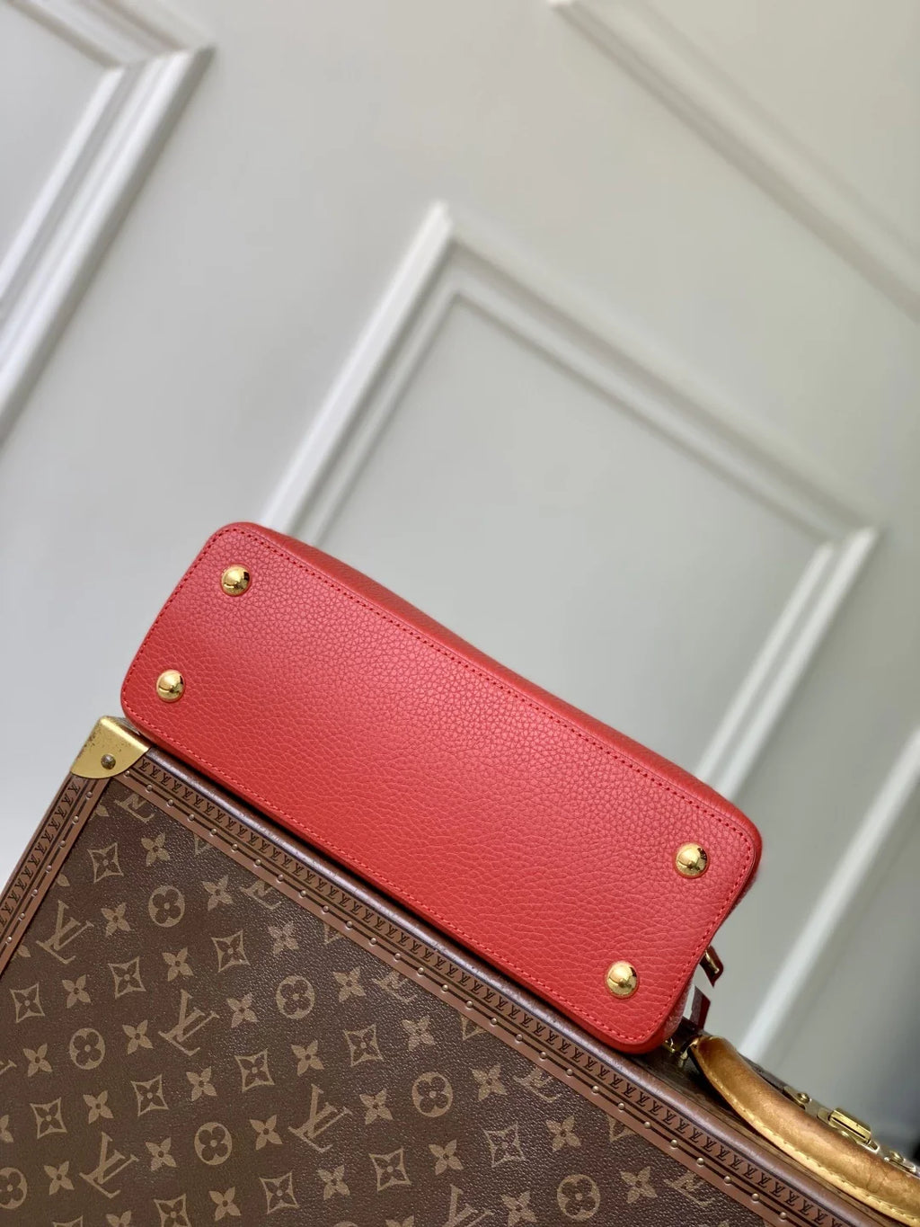 Louis Vuitton Capucines MM Bag, M12935 Taurillon leather