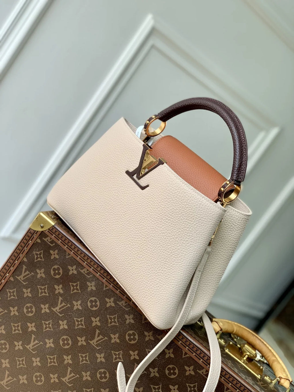 Louis Vuitton Capucines MM Bag, M12952 Taurillon leather