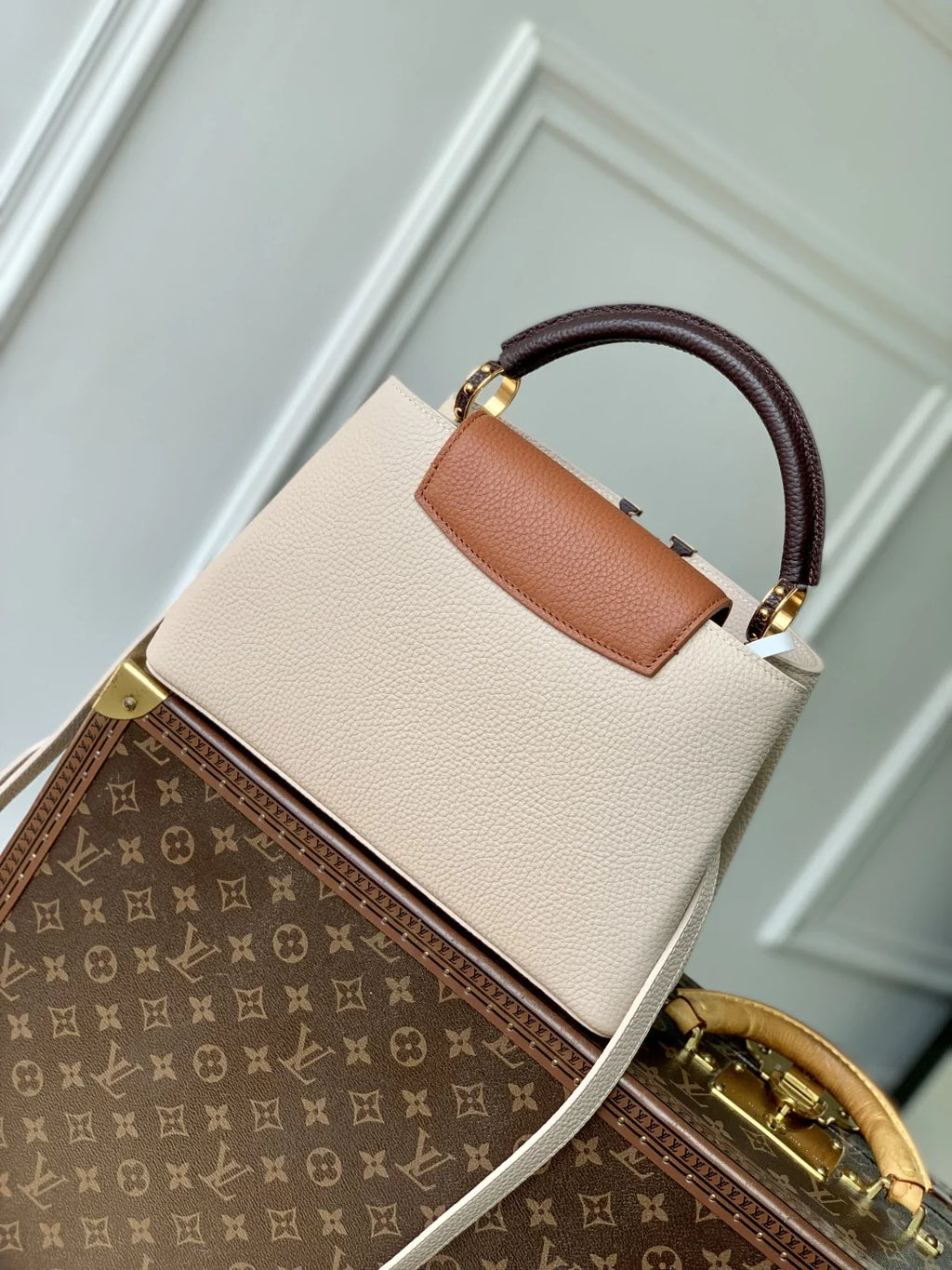 Louis Vuitton Capucines MM Bag, M12952 Taurillon leather