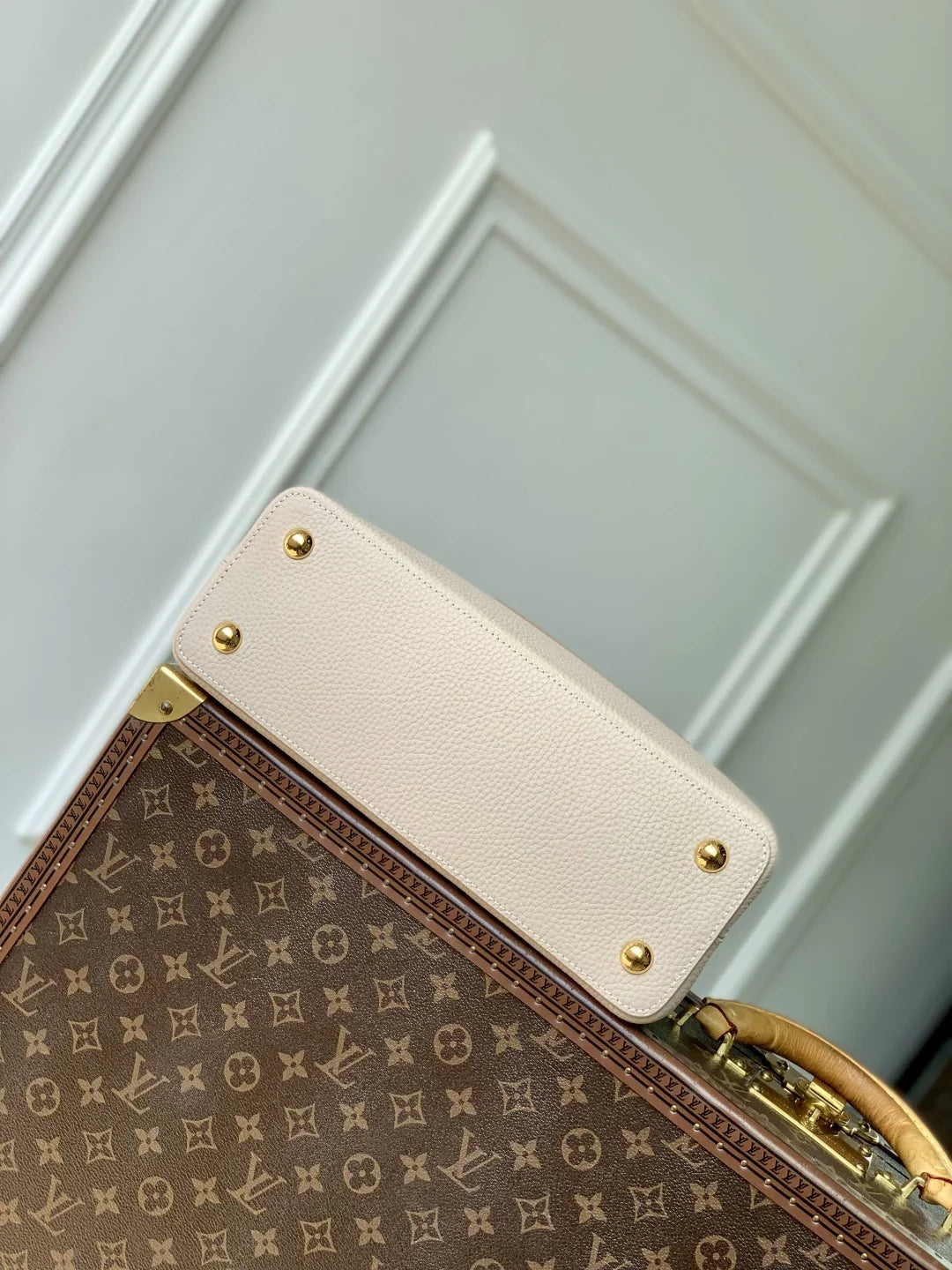 Louis Vuitton Capucines MM Bag, M12952 Taurillon leather