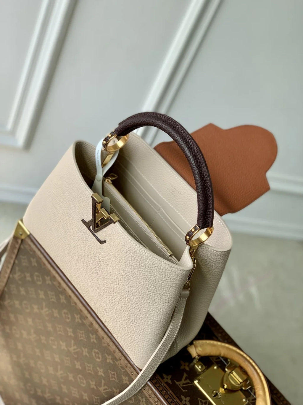 Louis Vuitton Capucines MM Bag, M12952 Taurillon leather