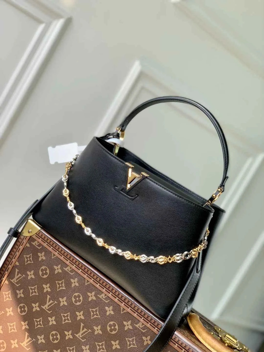 Louis Vuitton Capucines MM Souple Handbag