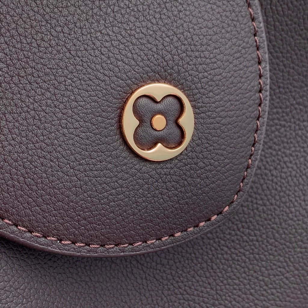Louis Vuitton Capucines MM Souple Handbag