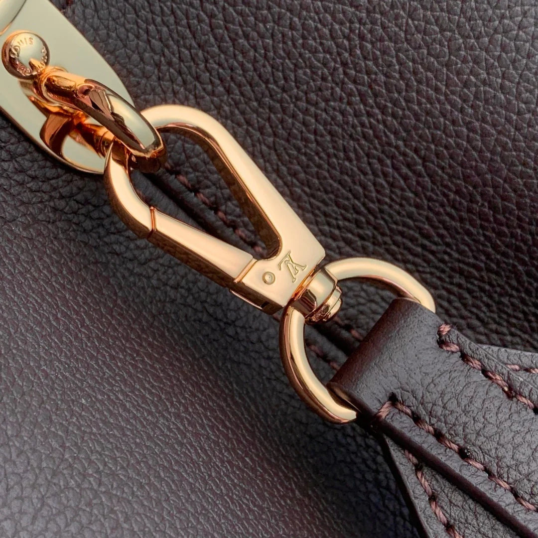 Louis Vuitton Capucines MM Souple Handbag
