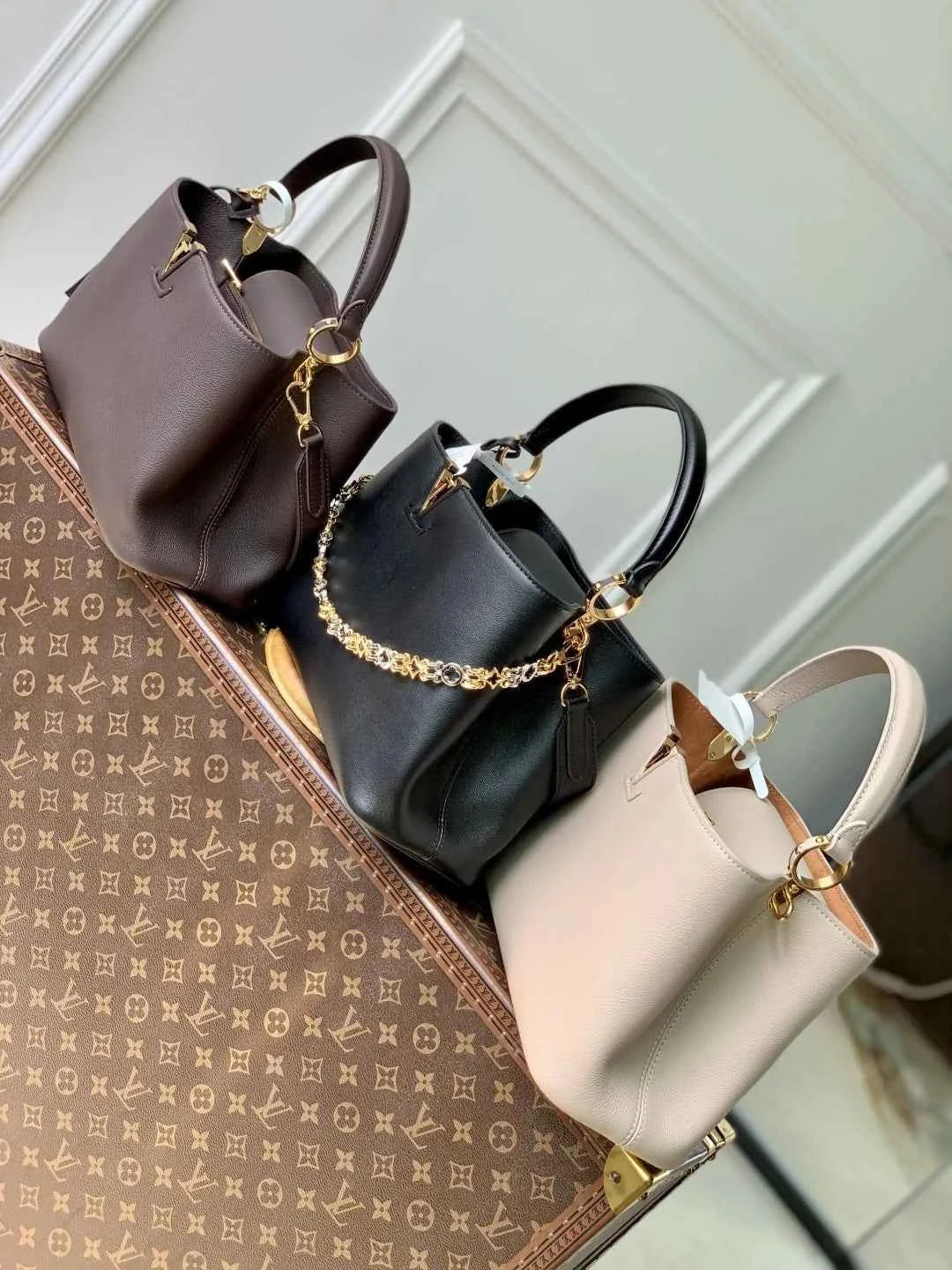 Louis Vuitton Capucines MM Souple Handbag