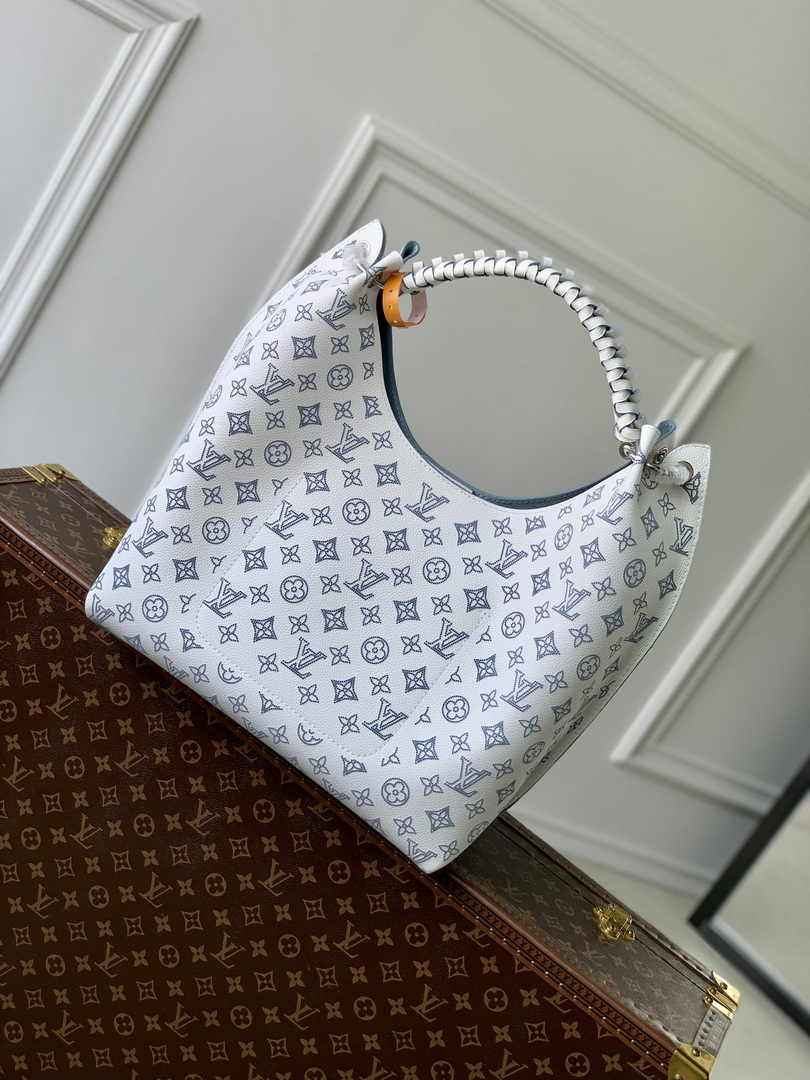 Louis Vuitton Carmel Mahina Leather M11735 - Default Title - View 3