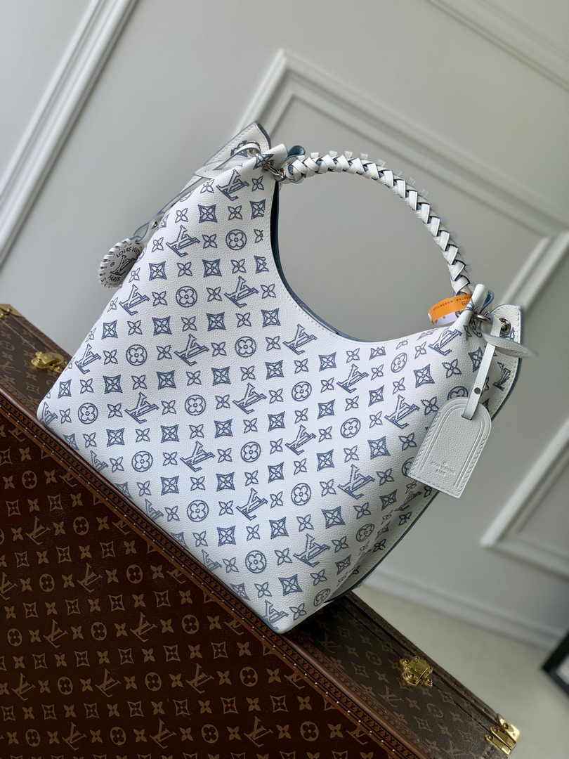 Louis Vuitton Carmel Mahina Leather M11735 - Default Title - View 1