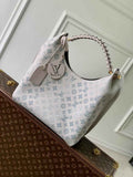 Louis Vuitton Carmel Mahina Leather M23396 - Default Title - View 1