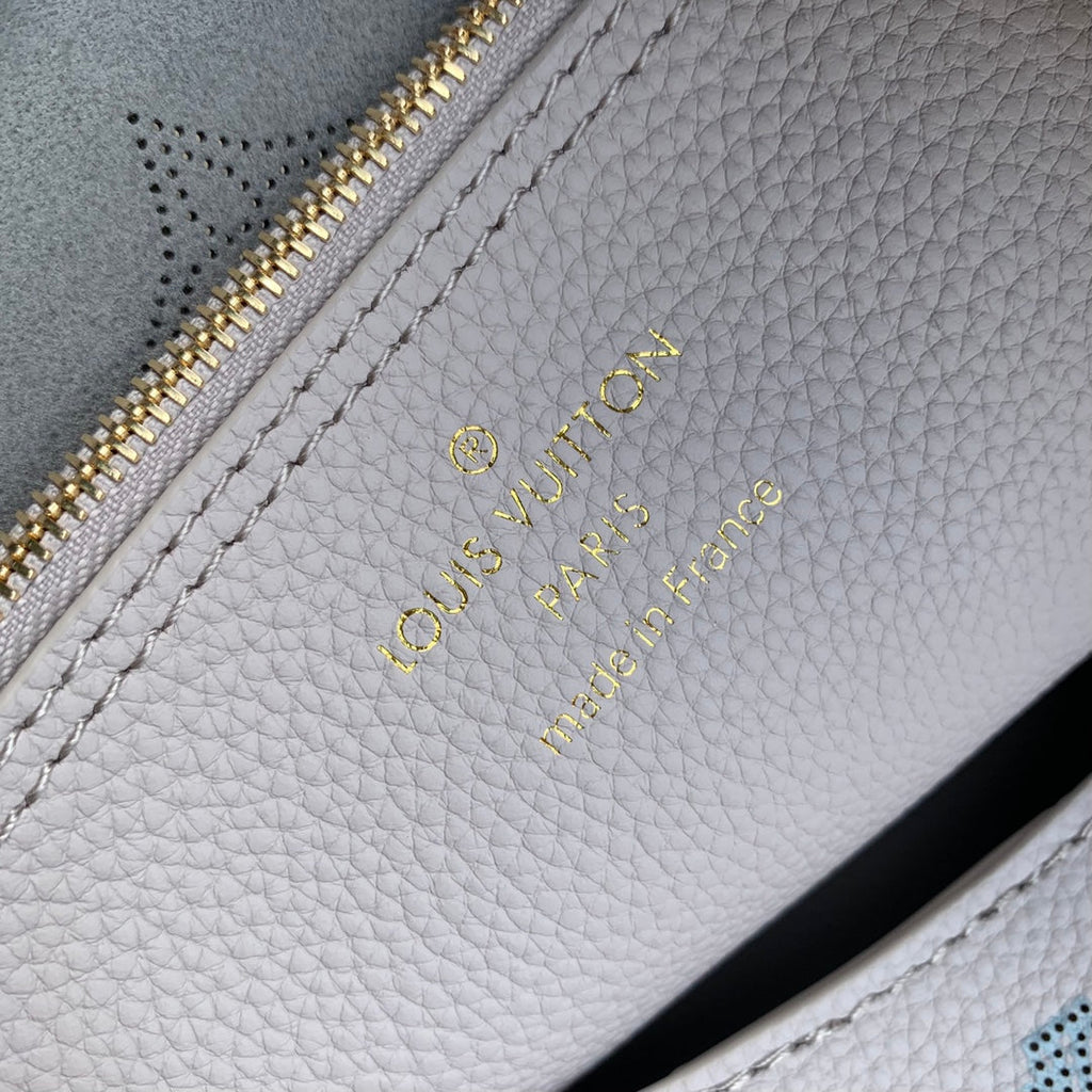 Louis Vuitton Carmel Mahina Leather M23396 - Default Title - View 9