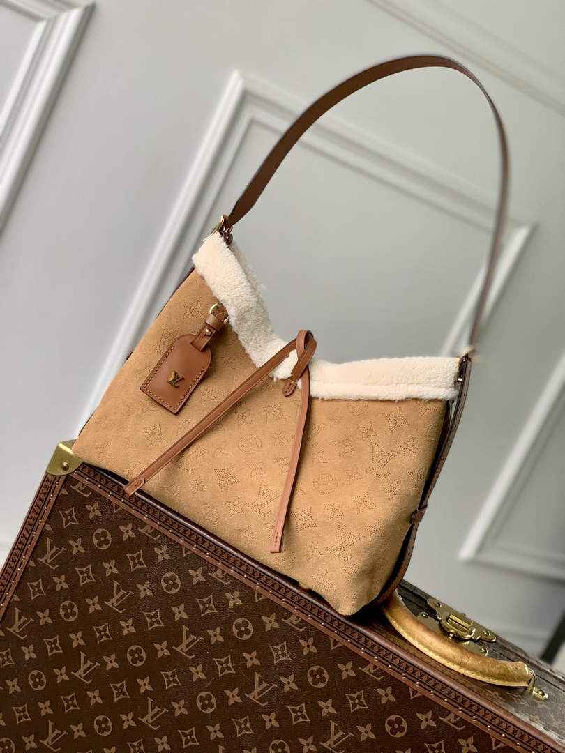 Louis Vuitton CarryAll PM Bag M11843 Beige Suede leather