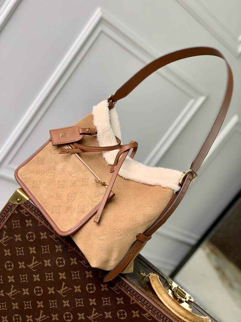 Louis Vuitton CarryAll PM Bag M11843 Beige Suede leather