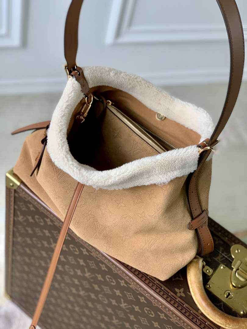 Louis Vuitton CarryAll PM Bag M11843 Beige Suede leather