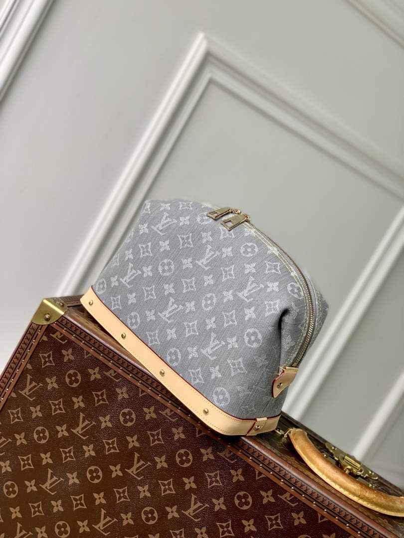 Louis Vuitton Cosmetic Pouch GM M13750