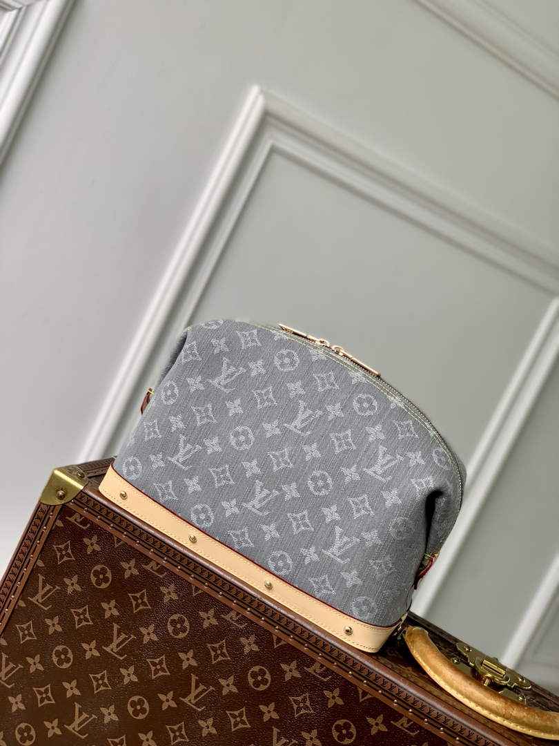 Louis Vuitton Cosmetic Pouch GM M13750