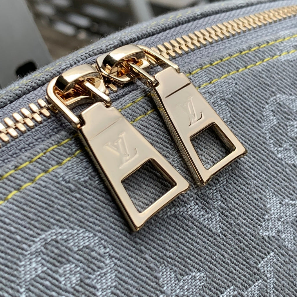 Louis Vuitton Cosmetic Pouch GM M13750