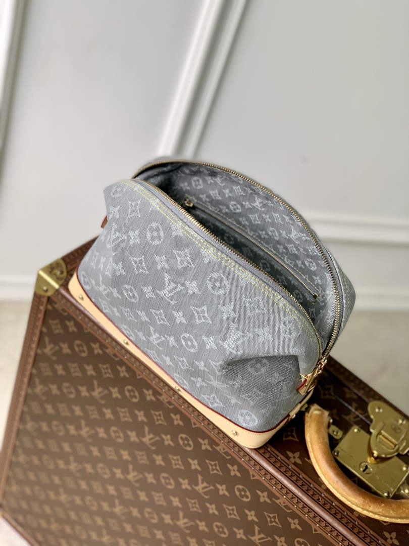 Louis Vuitton Cosmetic Pouch GM M13750