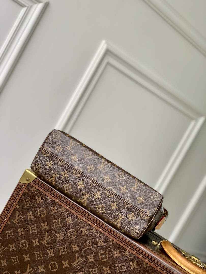 Louis Vuitton Cosmetic Pouch GM M14891 Monogram Canvas