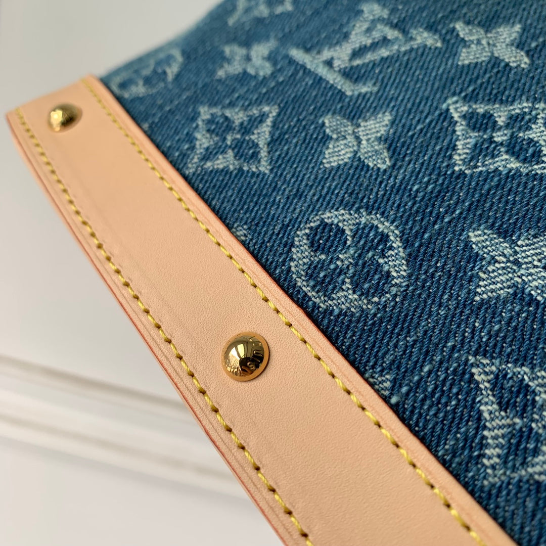 Louis Vuitton Pochette Cosmétique GM Autres Toiles Monogram M24317