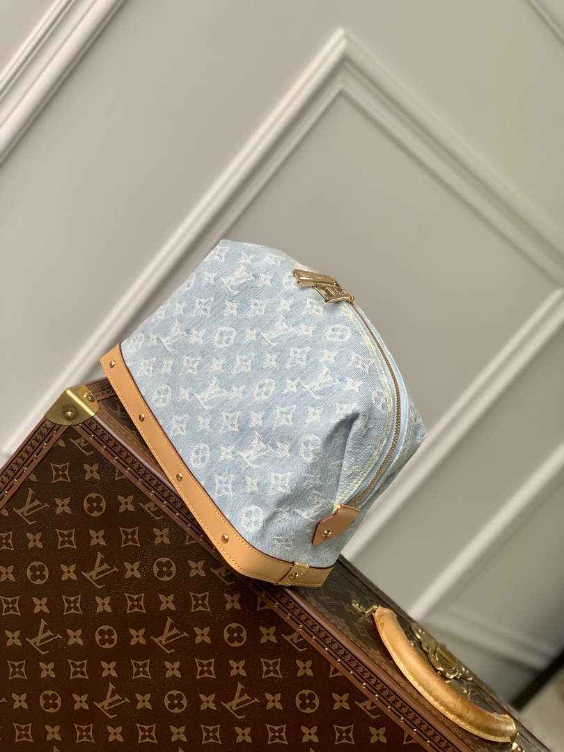Louis Vuitton Pochette Cosmétique GM M24317 Light blue
