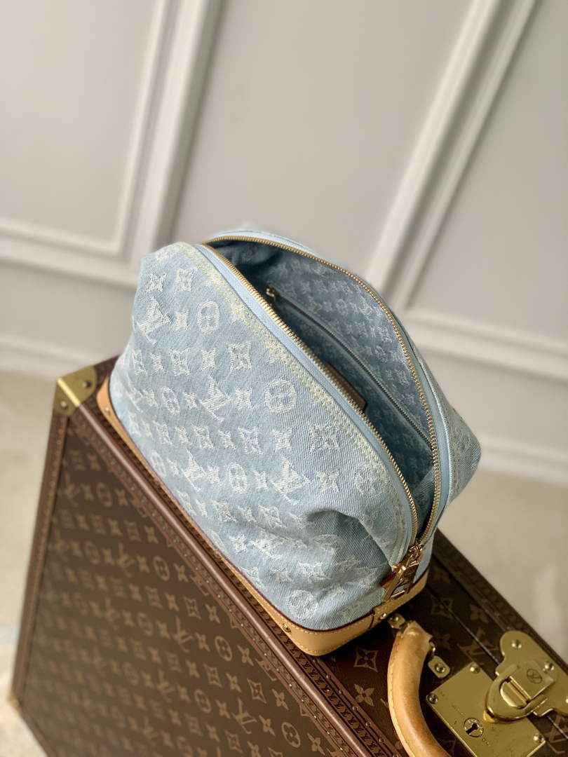 Louis Vuitton Pochette Cosmétique GM M24317 Light blue