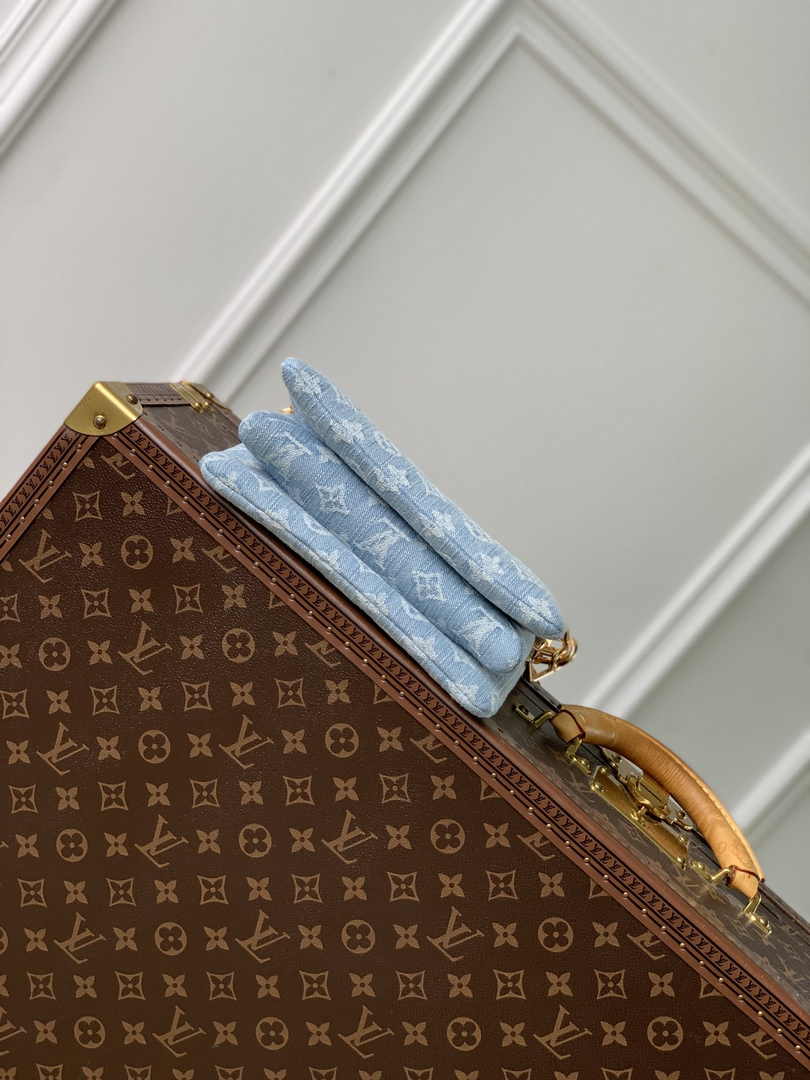 Louis Vuitton Coussin BB Bag M11401
