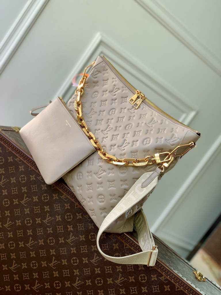 Louis Vuitton Coussin Hobo MM Bag M12071