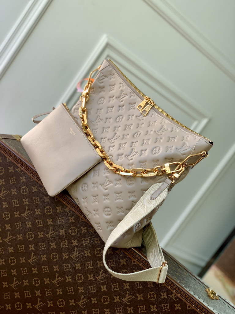 Louis Vuitton Coussin Hobo MM Bag M12071