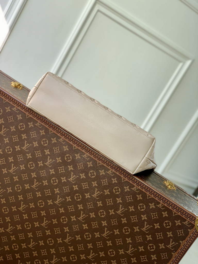 Louis Vuitton Coussin Hobo MM Bag M12071 - Default Title - View 4