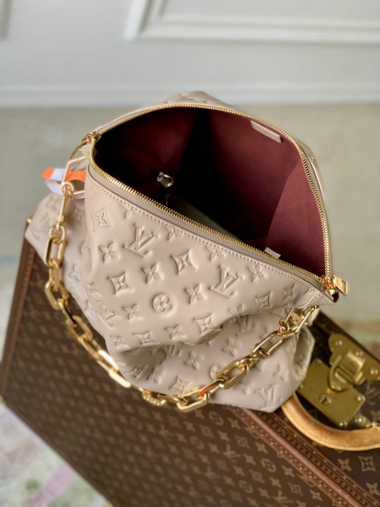 Louis Vuitton Coussin Hobo MM Bag M12071