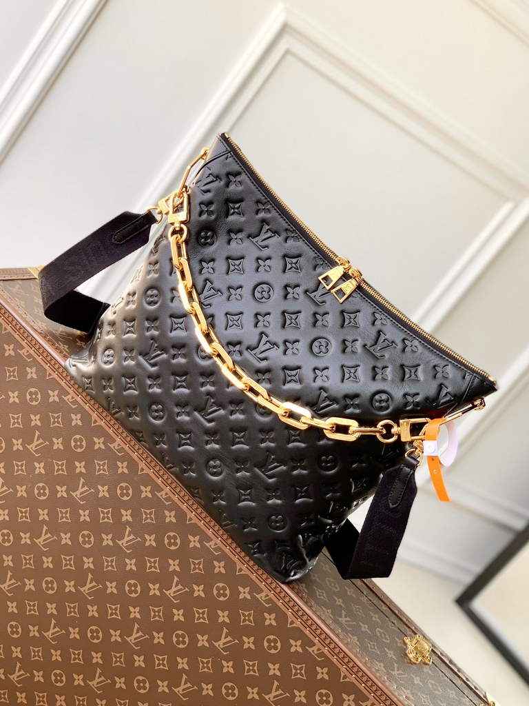 Louis Vuitton Coussin Hobo MM Bag M12068