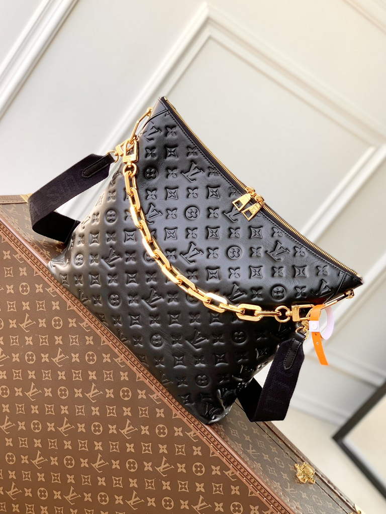 Louis Vuitton Coussin Hobo MM Bag M12068