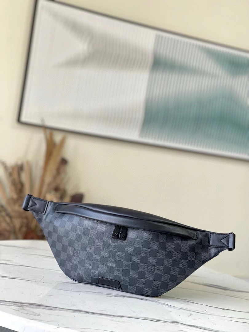 Louis Vuitton Discovery Bumbag N40187 Black
