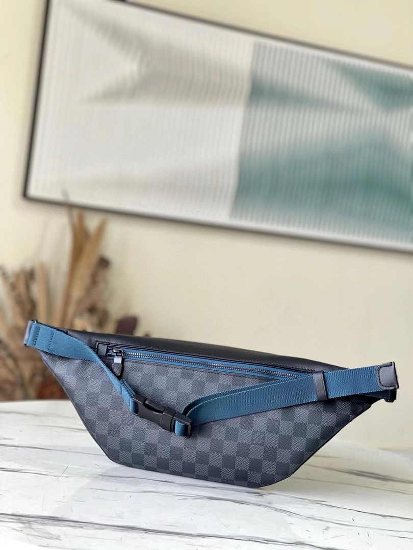 Louis Vuitton Discovery Bumbag N40187 Black
