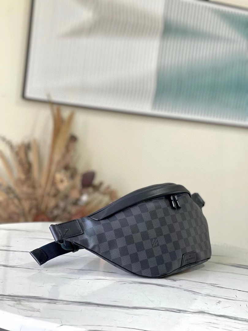 Louis Vuitton Discovery Bumbag N40187 Black