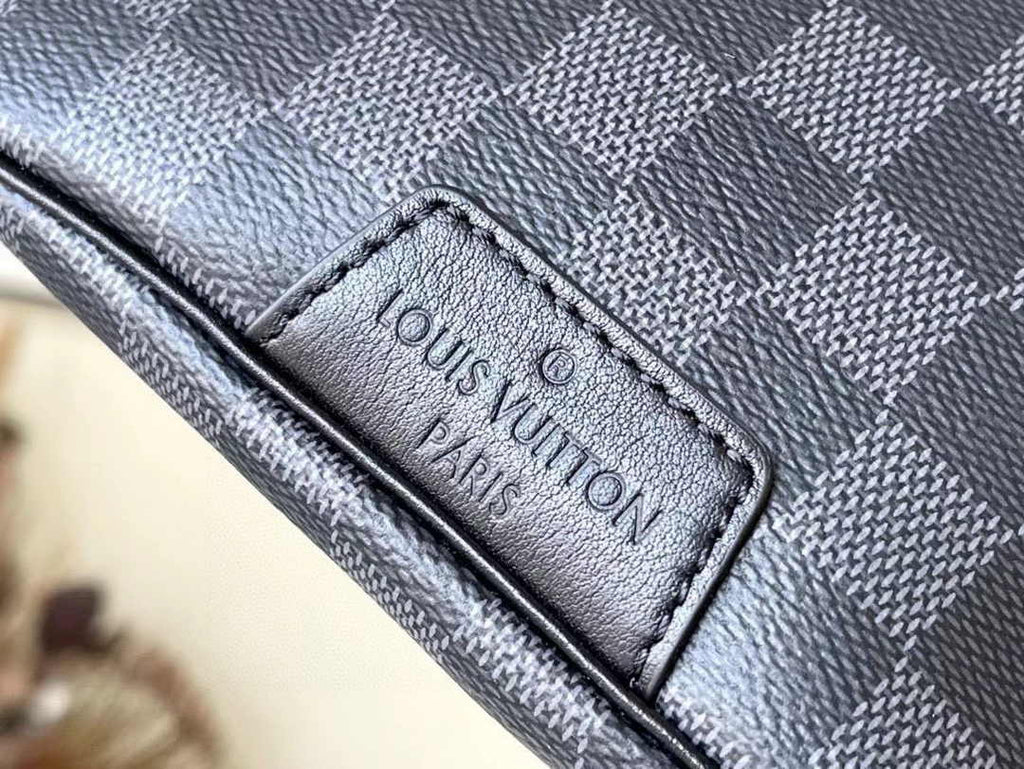 Louis Vuitton Discovery Bumbag N40187 Black