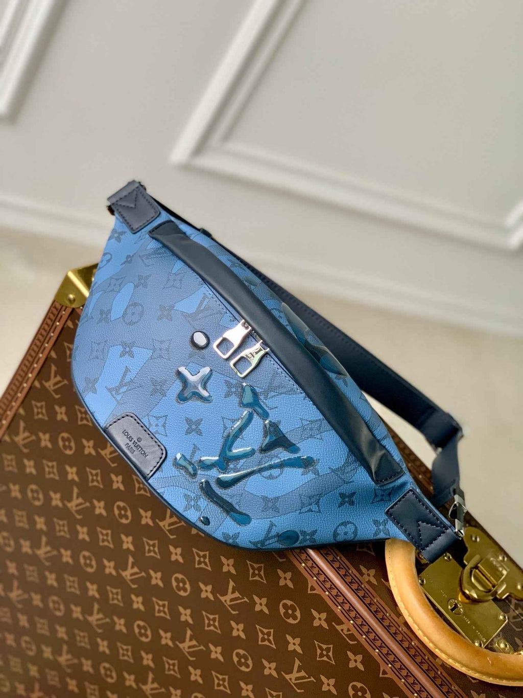 Louis Vuitton Discovery Bumbag M22576 Abyss Blue
