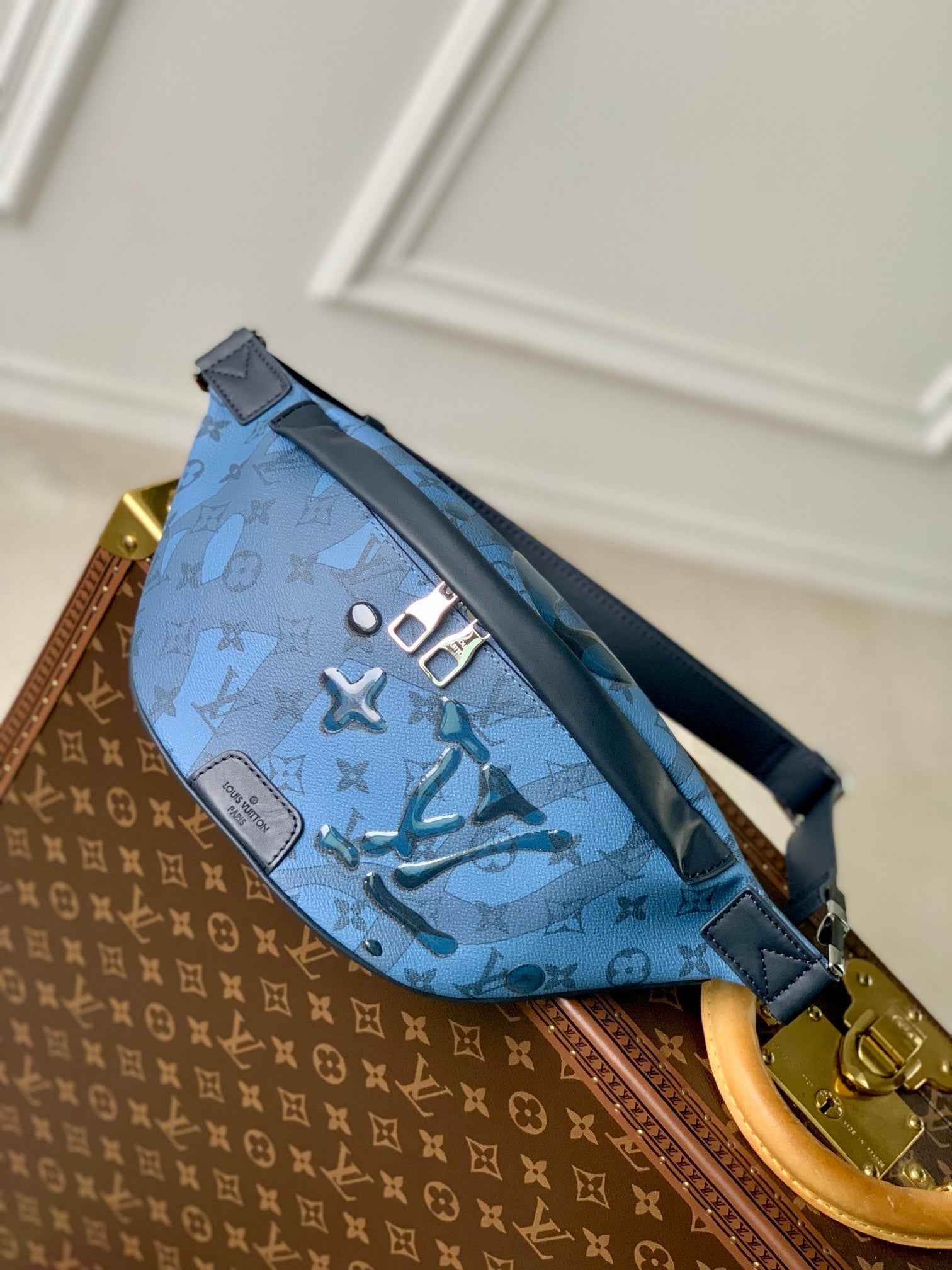 Louis Vuitton Discovery Bumbag M22576 Abyss Blue