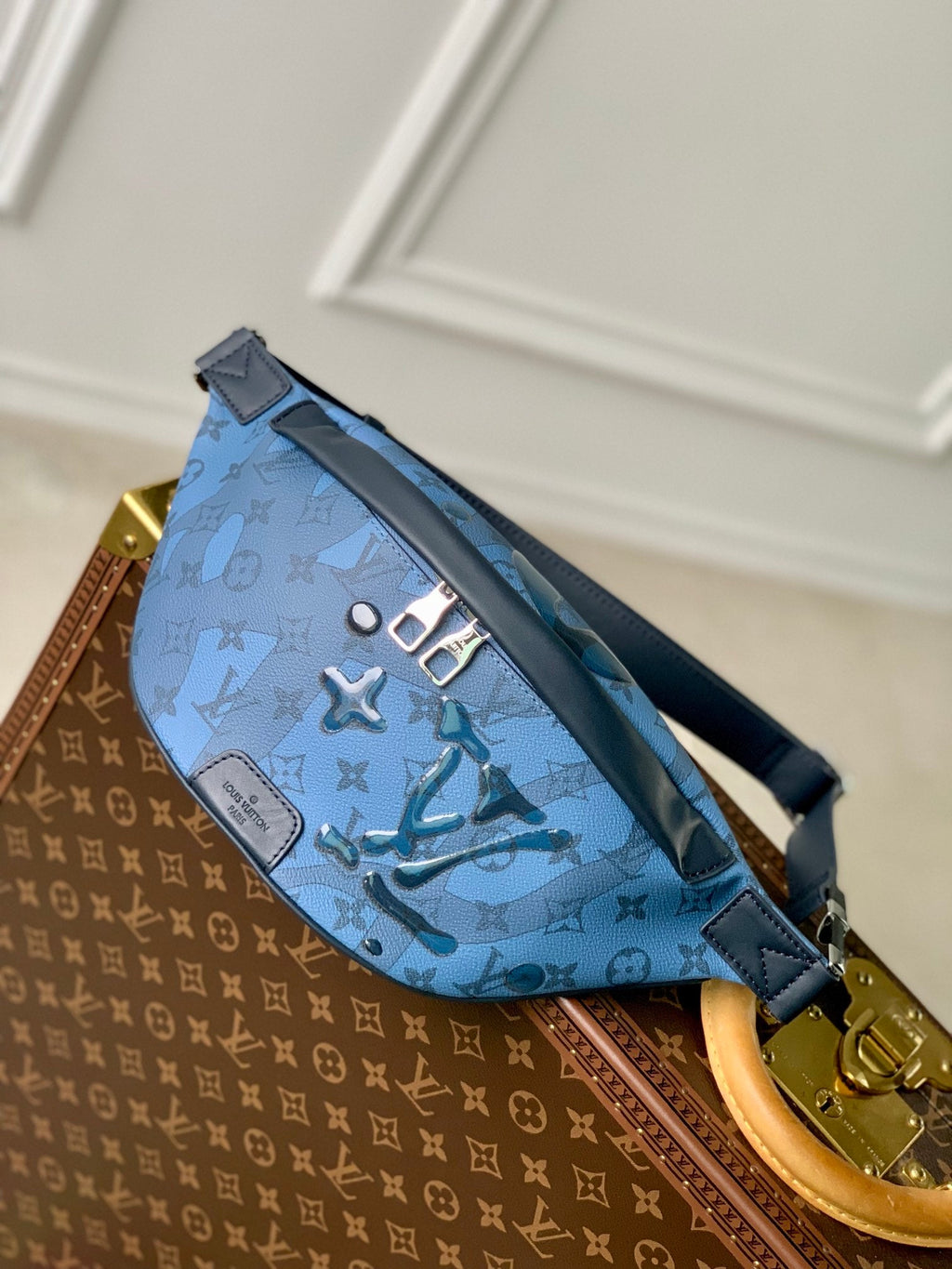 Louis Vuitton Discovery Bumbag M22576 Abyss Blue